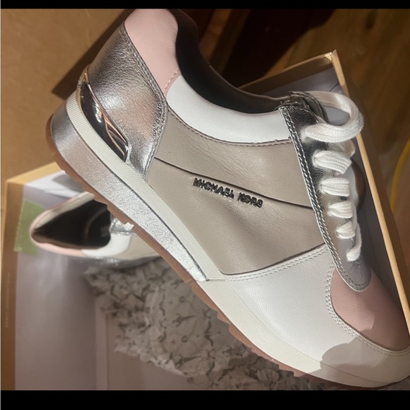 New Michael Kors ALLIE WRAP TRAINER METALLIC LEATHER sneaker size 10 new in box - Picture 3 of 12